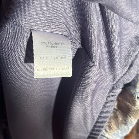 Sheer floral fabric over a solid bodice - Picture 4 of 5